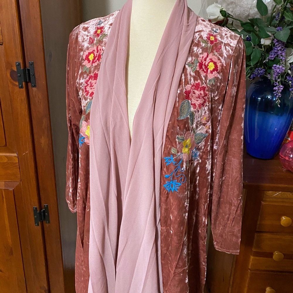 Last one stunning Embroidered cardigan - Picture 8 of 13
